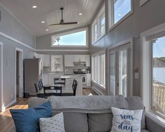 Just steps to the water with beautiful sunsets! - Waldoboro - Sala de estar