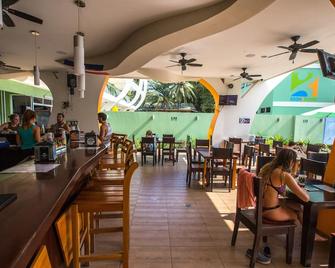 Room2Board Hostel And Surf School - Jacó - Restaurante