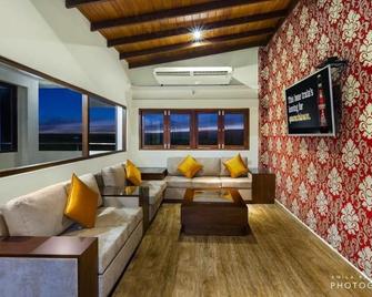 Grand 7 Hotel Kesbewa - Piliyandala - Living room