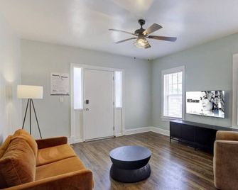 Your Home Away from Home - Memphis - Sala de estar