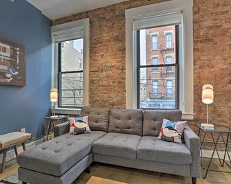 Sleek Studio Near Dtwn Dining and Entertainment - Cincinnati - Living room