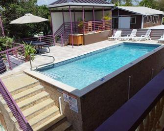 B's Guest House - Cambee - Pool