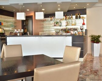 호텔 암부르고 - 비비오네 - 바