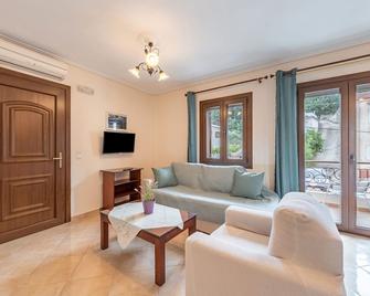 Apartment 'With Balcony' with Balcony, Wi-Fi and Air Conditioning - Sivota - Living room