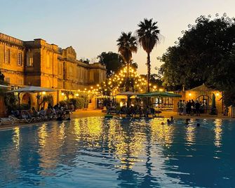 Sc Club Village - סנט ג'וליאנס - בריכה