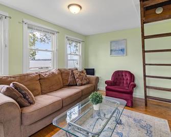 2 Br Cabin - Waterfront Location On St. Lawrence River - Ogdensburg - Living room