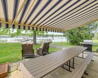 Waterfront Jackson Vacation Rental on Olcott Lake! - Jackson - Patio
