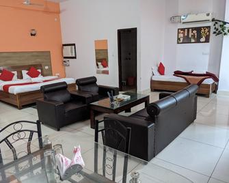 Hotel Almond Leaf - Kurukshetra - Bedroom