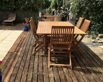Beautiful cottage with private pool in France - Alloue - Patio