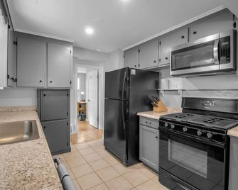 Family Home King Beds Ev Charger Wfh Ac - Buffalo - Kitchen