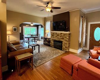 Grafton Lodge - Lake Lure - Obývací pokoj