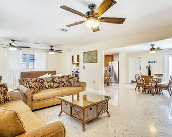 Flagler Station - Key West - Salon