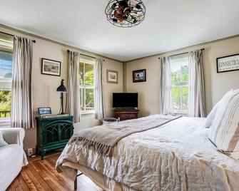 Pet-Friendly Getaway in Historic East Haddam Home\n\n - East Haddam - Habitación