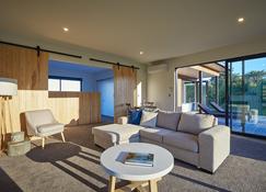 Glenburn Coastal Retreat - Kaikoura - Living room