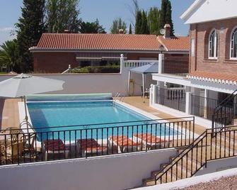 Gorgeous Spanish Villa perfect for Sun or Snow - Granada - Bể bơi