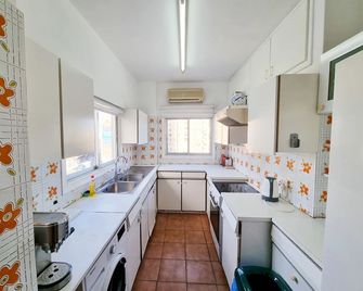City View Rooms - Ларнака