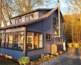 Charming Cottage by Lake Ontario, Firepit and Fenced Yard - Pulaski - Gebouw