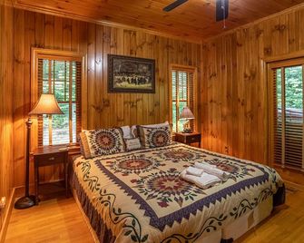 Honey Bear Haven - Boone - Bedroom