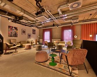Moxy Outletcity Metzingen - Metzingen - Lounge