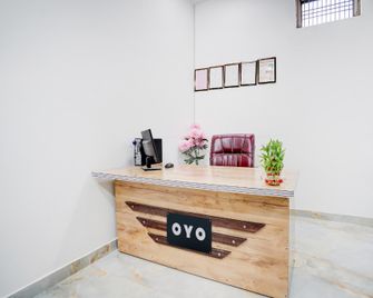 Hotel O by OYO Shreyansh Hotel - Jaunpur - Front desk