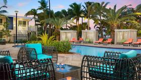 基韋斯特昆西萬豪套房酒店 - The Keys Collection - 西嶼 - 基韋斯特 - 游泳池