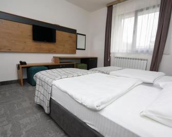 Hotel Board - Pale