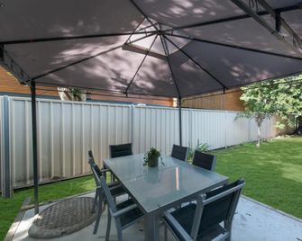 Cosy 2 bedroom home - Townsville - Patio