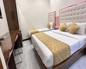 Hotel Airport Crown- Near Saki Naka - Mumbai - Bedroom