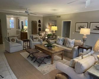 Best Location On Sea Island-Only 2 Blocks To Cloister Hotel & Beach Club - Sea Island - Living room