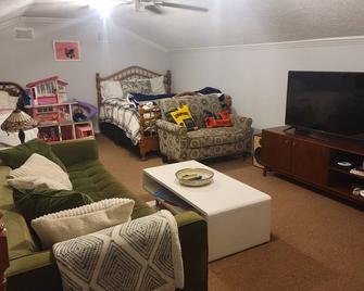 Beautiful House On The Water! - Crosby - Sala de estar