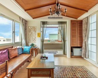 Shen's Village Hotel Bali - Hengchun Township - Sala de estar