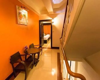 Relax At Home Boutique Hotel - Mu Si - Flur