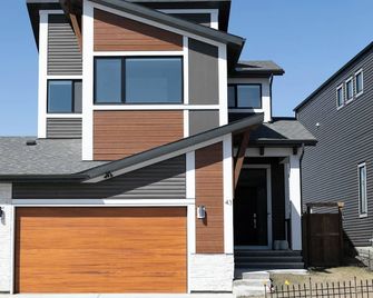 Scenic Cochrane Family Home - Cochrane - Edificio