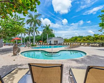 Holiday Inn St. Petersburg West By IHG - St. Petersburg - Piscine