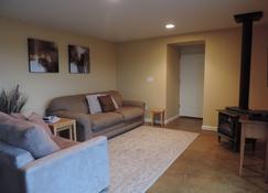 The Hideaway Is The Place To Stay For Privacy, Relaxation, And Seclusion - Cody