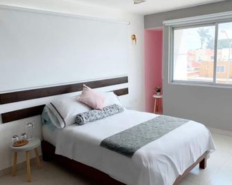 Greit location, free parking and coffee & tea - Mérida - Bedroom