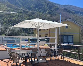 Villa Somma Apartments - Pimonte - Balkon