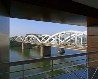 Hotel Periyaar - Nedumbassery - Balcón