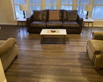 Waterfront lakehouse on Nolin Lake near Mammoth Cave - Mammoth Cave - Living room