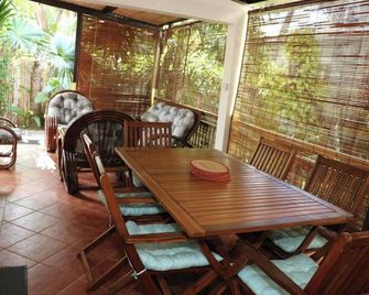 Cosy House in Blue Bay With Private Park - Blue bay - Patio