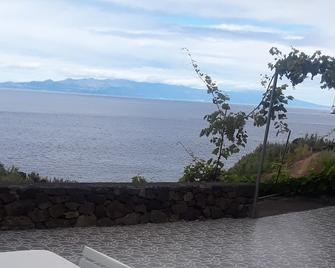 Matilde's House, in the paradise Fajã de São João - Calheta (Açores) - Vista del exterior