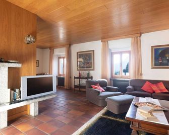 Castle in Clouds A holiday home - Stenico - Obývací pokoj