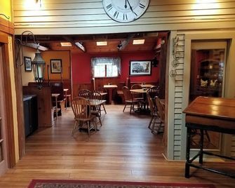 Cedar Crest Inn - Camden