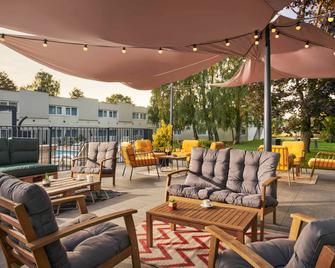 Novotel Roissy Saint-Witz - Saint-Witz - Binnenhof