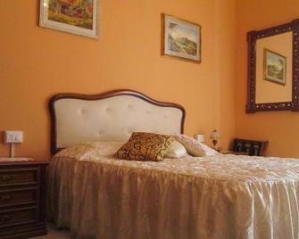 B&B Regina Margherita - Piombino - Camera da letto