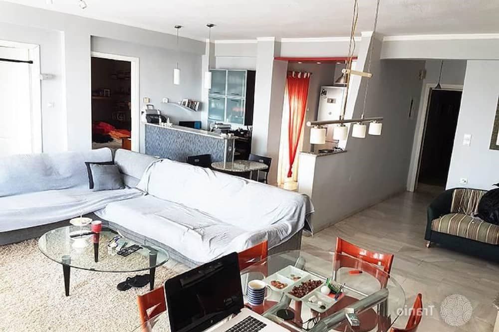 t of two fully equipped apartments above each-other on the two top floors of a h - מנצ'סטר - סלון