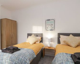 Beach House - Bridlington - Bedroom