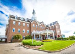 The Delafield Hotel - Delafield - Building