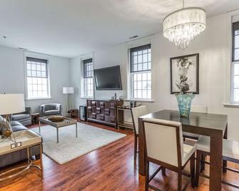 The Delafield Hotel - Delafield - Dining room