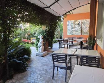 Hotel Viscardo - Forte dei Marmi - Patio